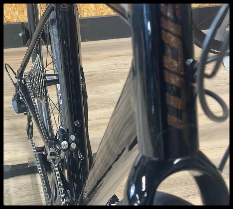 Giant Contend AR 1 Medium Black 2022-4